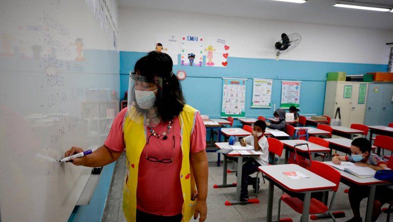 Brasil: el 64% está en contra de la presencialidad