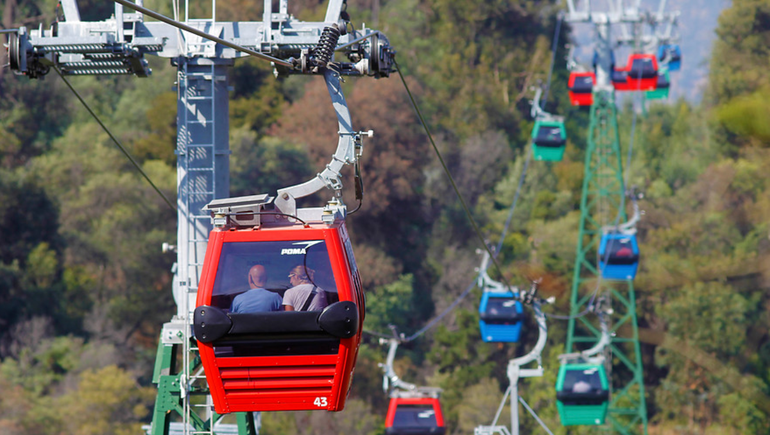 Un teleférico sobre la confluencia de los ríos