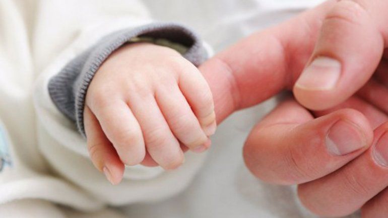 No alcanzaron a llegar al sanatorio y tuvo que ayudar a su hija a dar a luz