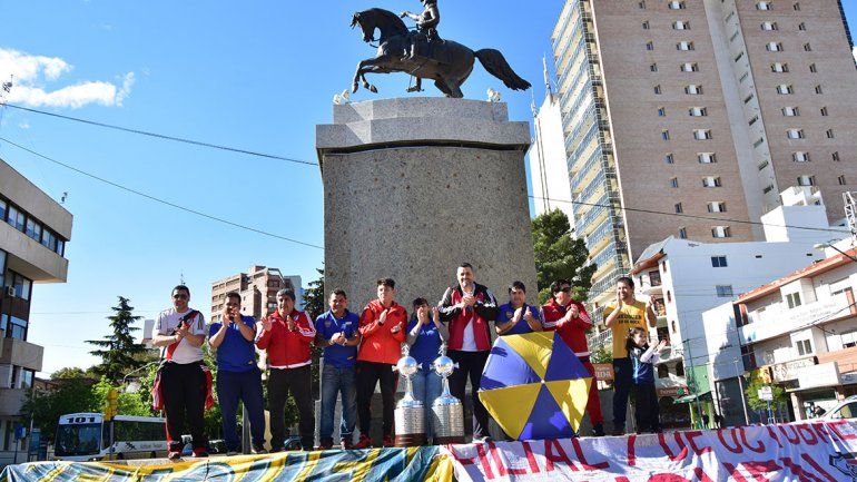 En Neuquén se juega  con las dos hinchadas
