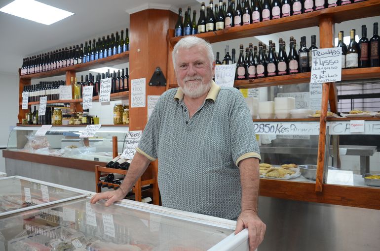 Eduardo Ormazabal recordó la trayectoria del comercio que abrió junto a su madre y su hermano Manuel, en la Semana Santa de 1977.