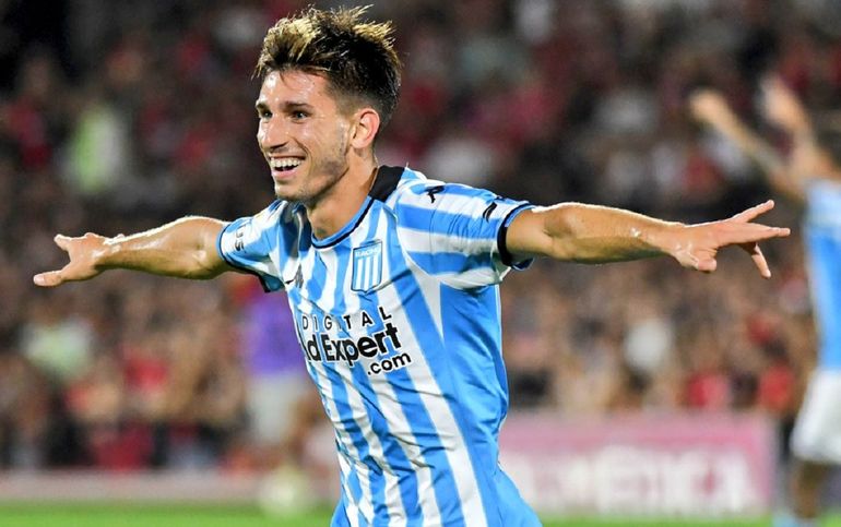 Increíble: Racing se olvidó a Facundo Mura en la cancha de Platense y el roquense tuvo que irse en patrullero