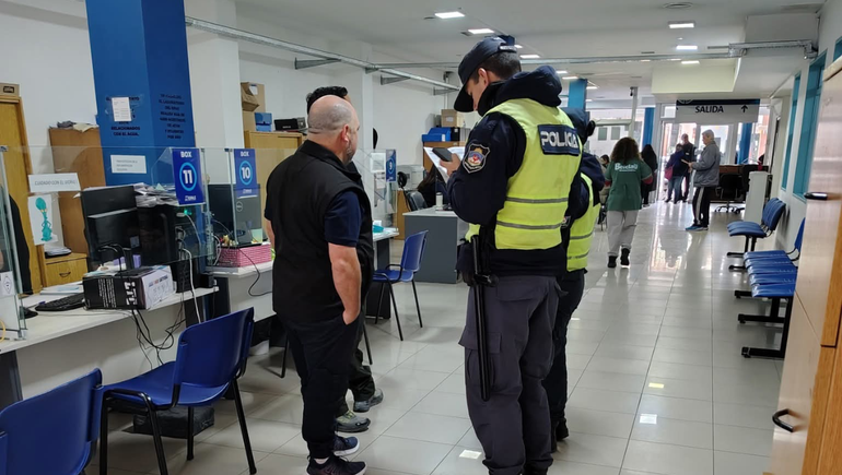 Agredieron a empleadas del EPAS y suspendieron la atención comercial