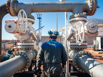 Cómo trabajar en Vaca Muerta: Tecpetrol, YPF y PAE tienen vacantes activas en Neuquén y Buenos Aires.