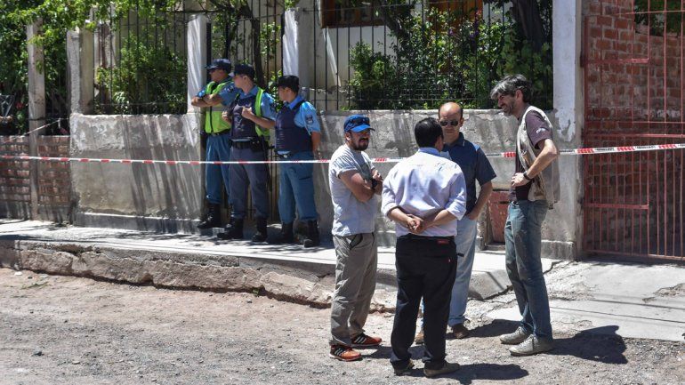 Investigan el hallazgo de una mujer muerta en Villa Ceferino