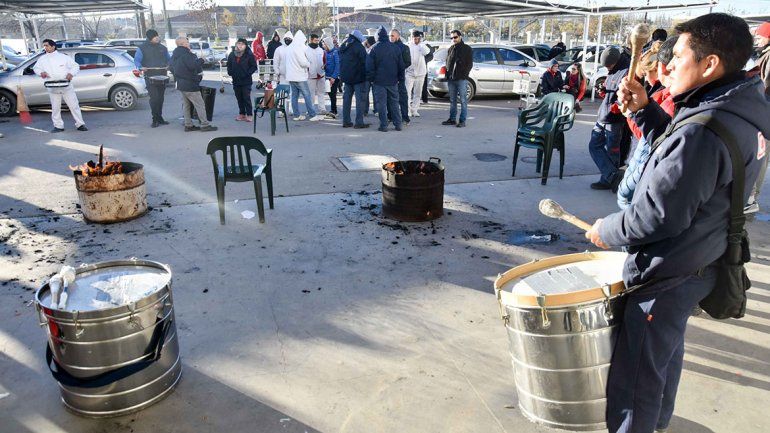 Trabajadores de Makro aseguran que hace más frío dentro que a la intemperie