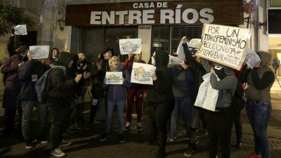 Con las caras tapadas marcharon por Nahir Galarza