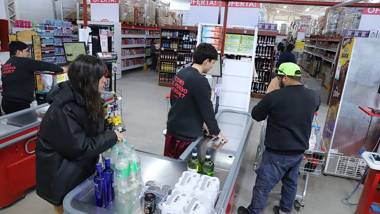Los cajeros también cuentan con un adicional por manejo de caja. 