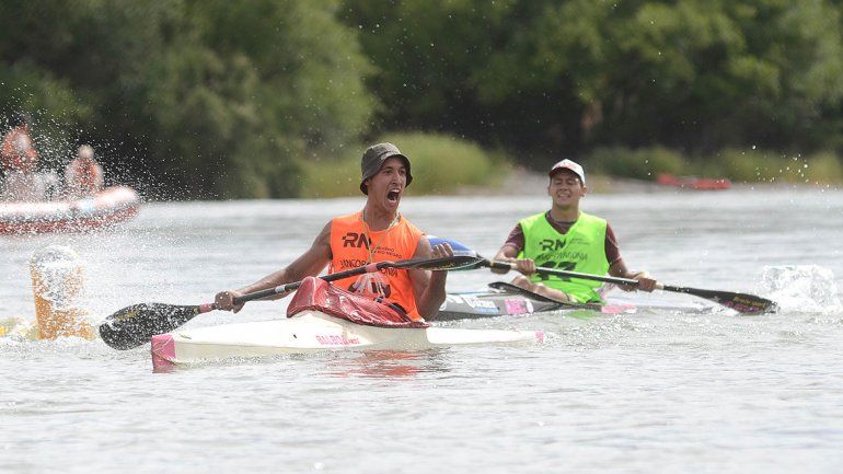 Donato Volpe y la alegría en la llegada a Villa Regina.