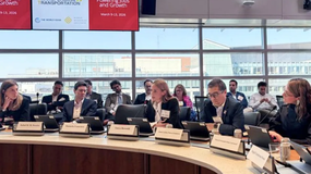 La ministra Tanya Bertoldi durante la disertación en Estados Unidos | LM Neuquen La ministra Tanya Bertoldi durante la disertación en Estados Unidos