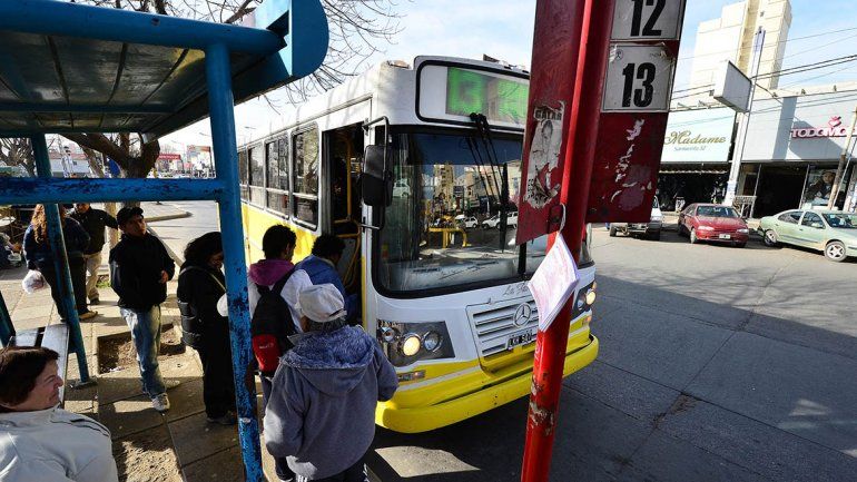 Los neuquinos se sienten inseguros en su barrio, en su casa y viajando en colectivo, según un sondeo