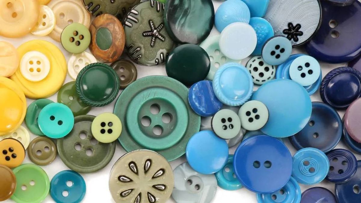 Ideas originales para reciclar los botones guardados que tienes en casa y conviértelos en adornos thumbnail