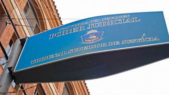 lo acusan de abusar a su hija de 10 durante anos