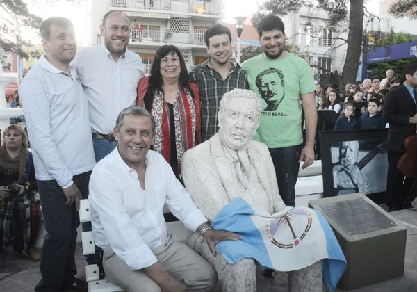 Inauguraron una estatua en homenaje a Marcelo Berbel