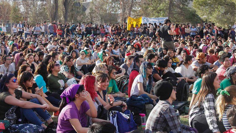 Estudiantes de la UNCo cortarán las rutas en defensa de la educación pública