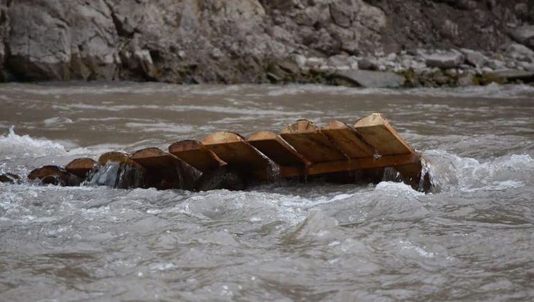 Piden cadena de oración por el joven desaparecido en el río Varvarco