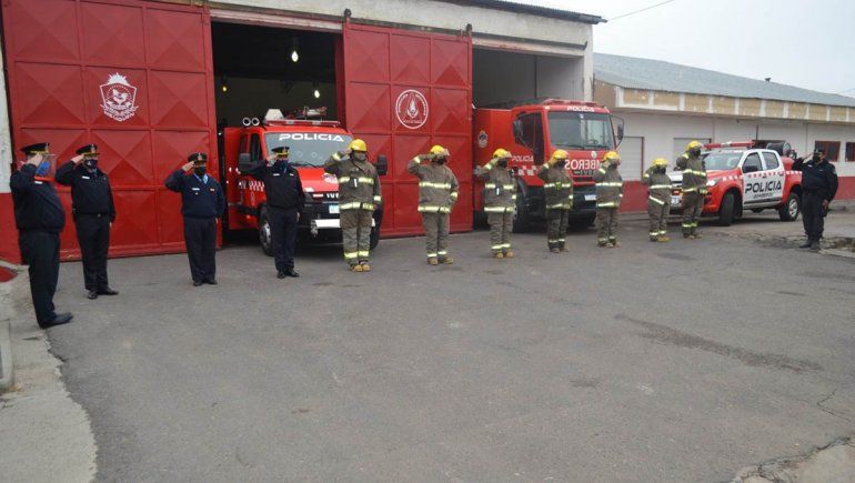 Con sirenas, reconocen a los bomberos muertos en tragedia de Villa Crespo