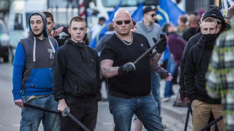 Una manifestación neonazi preocupa a Angela Merkel