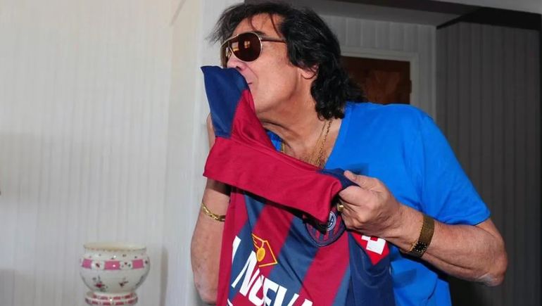 Cacho Castaña era fanático del Club Atlético San Lorenzo de Almagro. Cacho Castaña era fanático del Club Atlético San Lorenzo de Almagro.