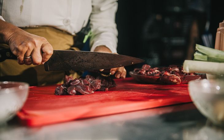 Evento gastronómico: Seis chefs patagónicos presentaron nuevas recetas con guanaco en la Rural de Río Gallegos. Evento gastronómico: Seis chefs patagónicos presentaron nuevas recetas con guanaco en la Rural de Río Gallegos.