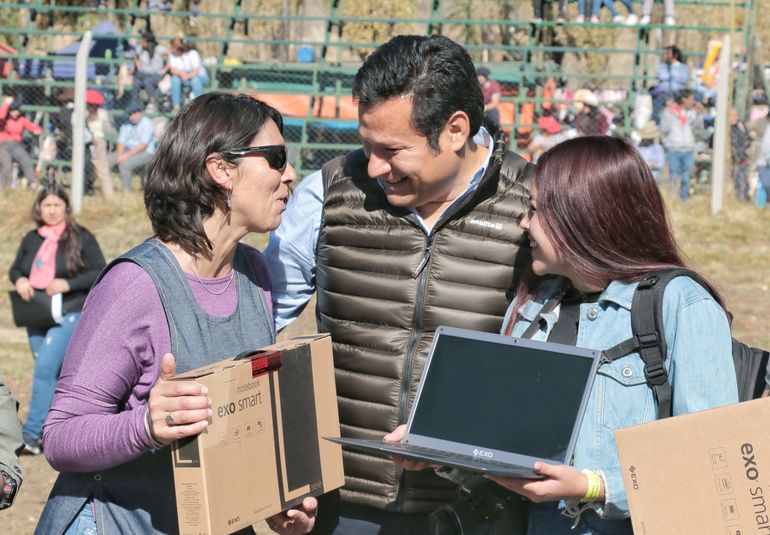 Entregaron más de 700 notebooks en el norte neuquino