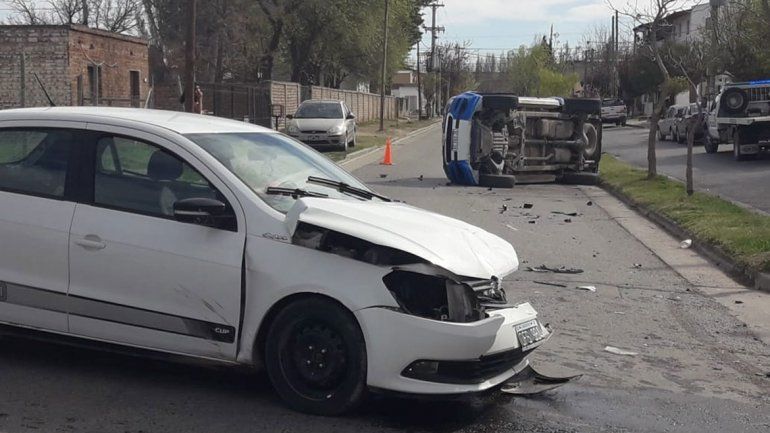 Drogados chocaron a un patrullero en plena persecución