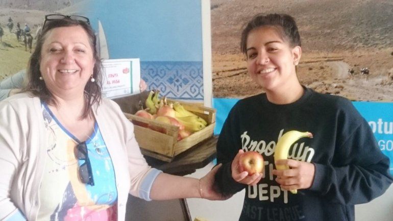 Una iniciativa saludable para que los estudiantes consuman frutas