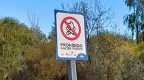 Los carteles son claros en la Isla Jordán, pero muchos no hacen caso