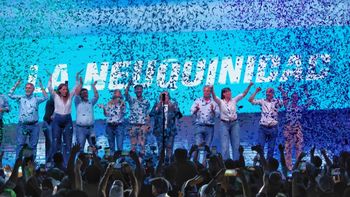 La Neuquinidad reunió a una multitud en Zapala: estuvieron Rolando Figueroa y los candidatos para el 26 de octubre.