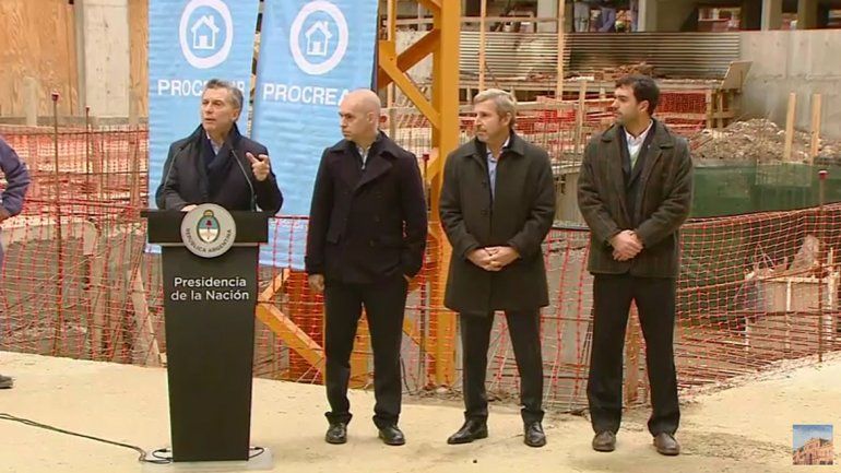 Macri: Si en invierno andás en remera o en patas estás consumiendo de más
