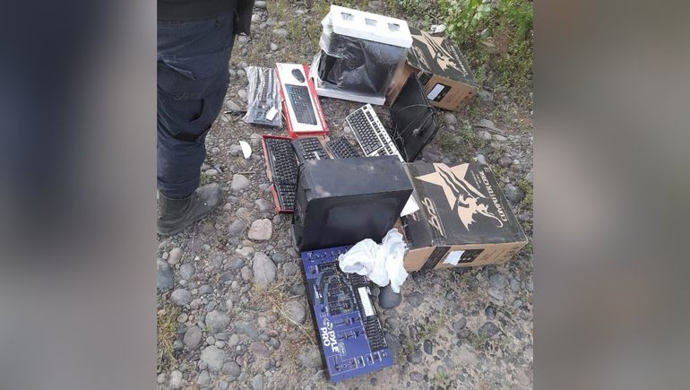 Recuperaron los elementos robados a la radio municipal de Sauzal Bonito.