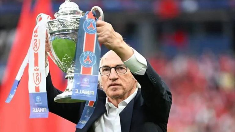La aparición de Carlos Bianchi en Francia por las que se volvió viral