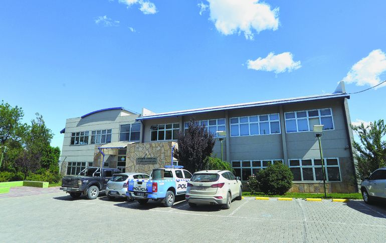 La audiencia de formulación de cargos por el asesinato del perro fue realizada en las oficinas judiciales de Chos Malal.