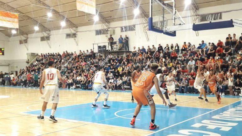 Gran estreno de Español en la Liga Argentina, con triunfo clásico de visitante