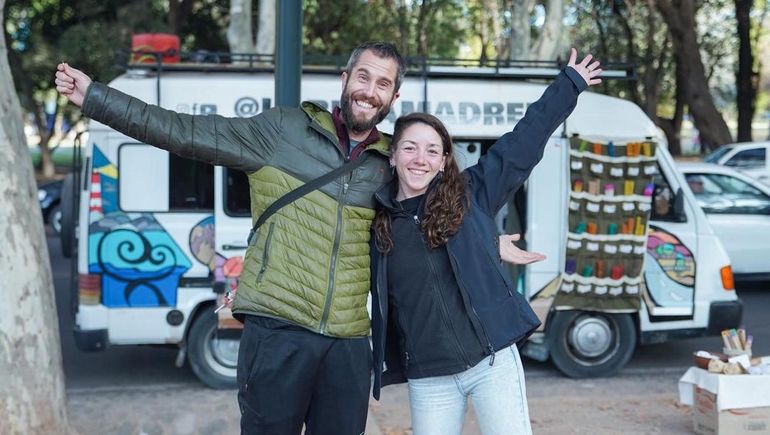De Neuquén al mundo: la pareja que recorrió 9 países y llegó a Centroamérica en una casa rodante del 86