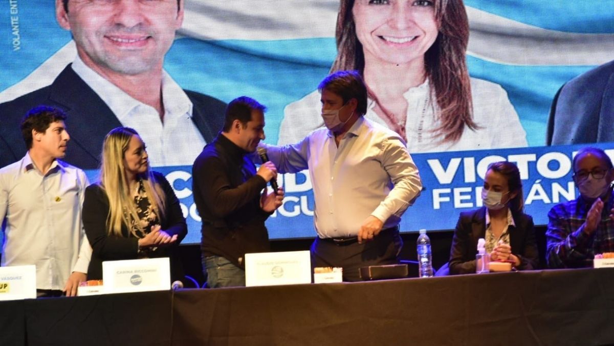 Extrapartidarios apoyaron la candidatura de Claudio Domínguez