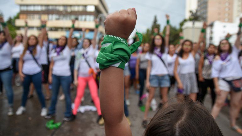 Una de las tantas marchas de mujeres contra la violencia machista. El pañuelo verde siempre presente.