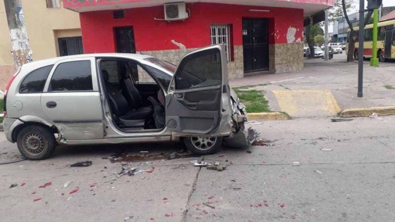 Le chocó 14 veces el auto a su ex para impedir que se llevara sus pertenencias