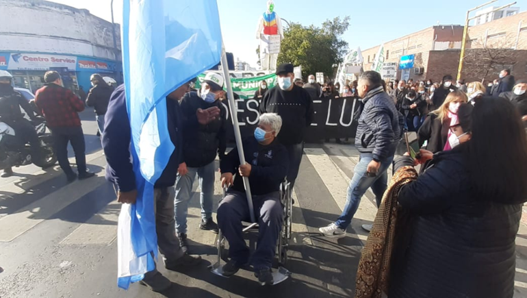 Un piquetero fue atropellado y arrastrado por una camioneta