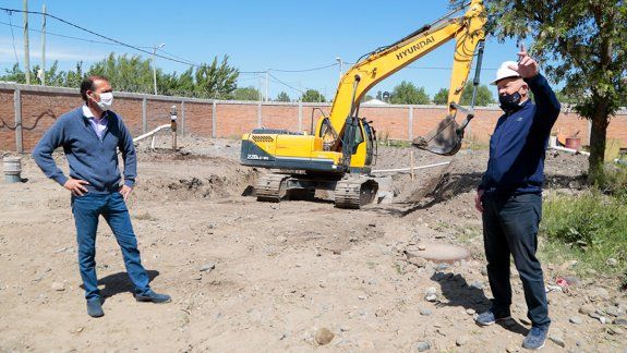 Gutiérrez recorrió la obra de la colectora cloacal del Oeste
