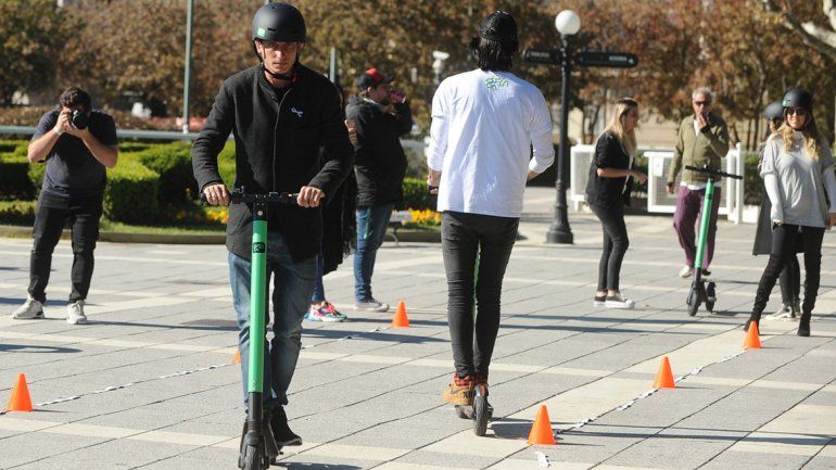 El Municipio y la asociación Bien Argentino buscan regular el uso de los monopatines eléctricos.