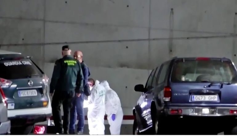 Peritos de la Guardia Civil inspeccionan el lugar del asesinato de Kuzminov Peritos de la Guardia Civil inspeccionan el lugar del asesinato de Kuzminov