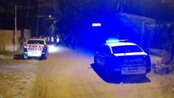 vecinos lo senalan como abusador, le queman la casa y muere