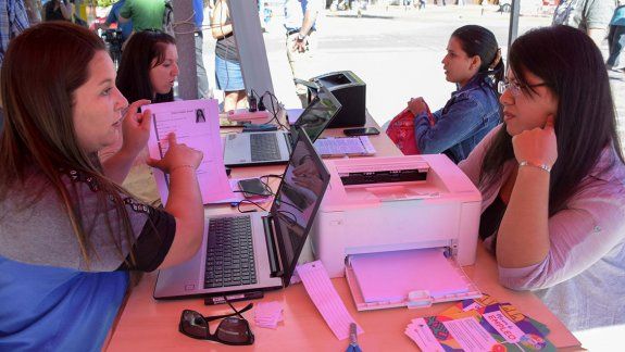 Enterados por las redes sociales, los más jóvenes acudieron a la convocatoria realizada por la Municipalidad.