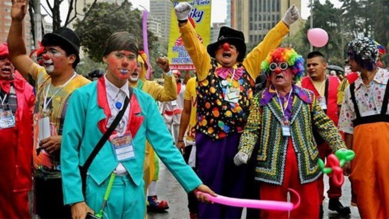 Insólita protesta: los payasos marcharon por sus puestos de trabajo