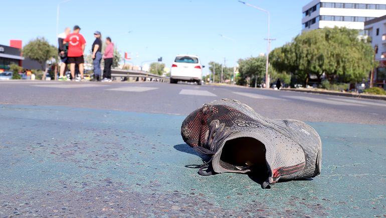 Choque en la ex Ruta 22: un ciclista gravemente herido perdió la consciencia | LM Neuquen Choque en la ex Ruta 22: un ciclista gravemente herido perdió la consciencia
