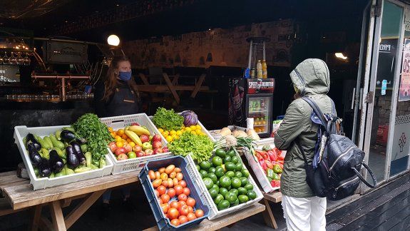 Irish también tuvo que sumar rubro verdulería por la crisis