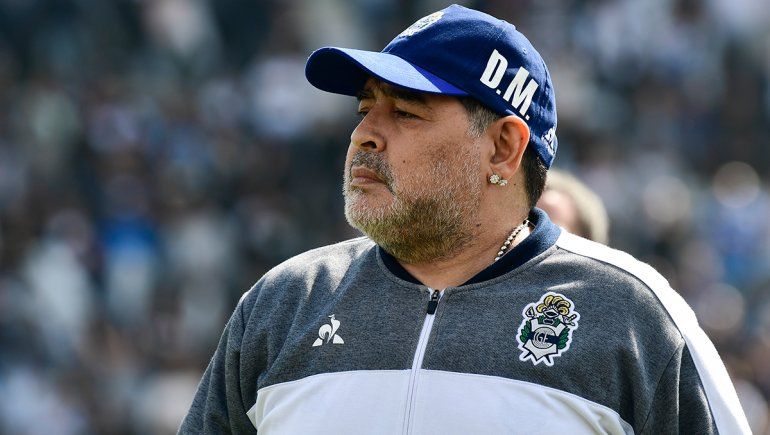 Fuego contra Claudia: Maradona le hizo un pedido a Amazon