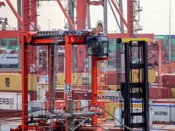 Trump exige más aranceles para los buques chinos que atraquen en sus puertos. Trump exige más aranceles para los buques chinos que atraquen en sus puertos.