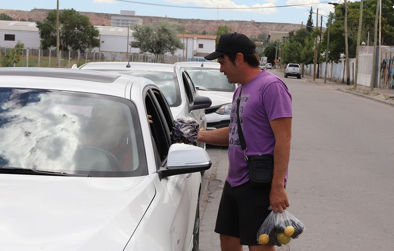 El dramático testimonio de un vendedor ambulante que corrieron de la Avenida Mosconi